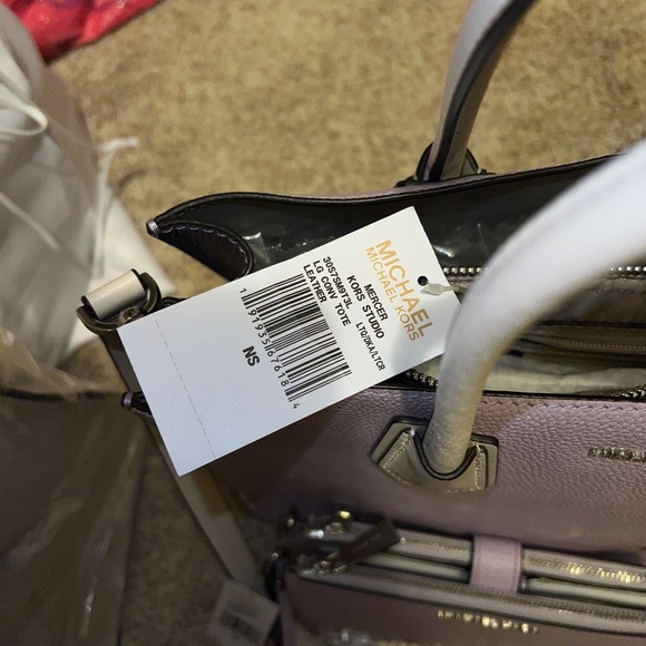 MK Large Mercer tote w/ matching wallet ! - Picture 3 of 6